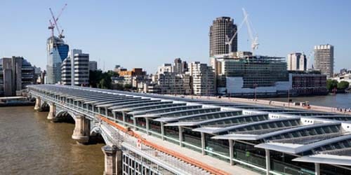 Puente solar en Londres