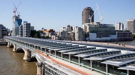 Blackfriars, en Londres: el mayor puente solar