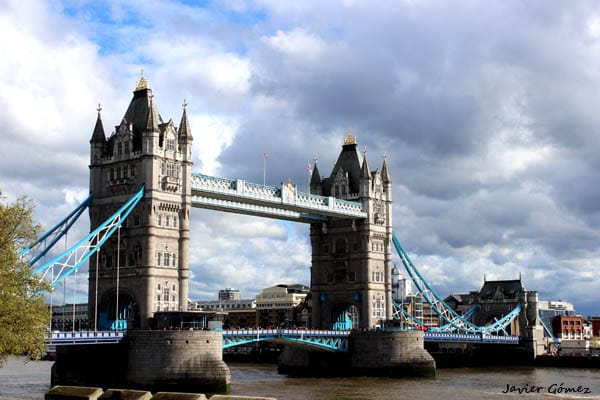 El espectáculo del puente de la Torre de Londres
